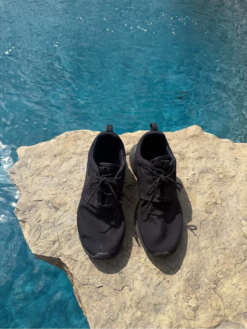 Nike Roshe One Black Sneakers Size 8.5